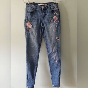Skinny Jeans with Flower Patches